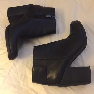 Leather Vince Camuto boots